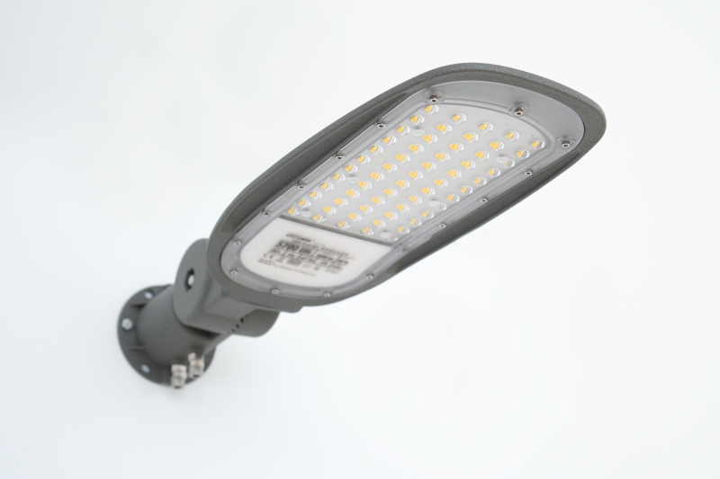 Lampa do montażu na ścianie lub słupie od 50 mm do 62 mm
